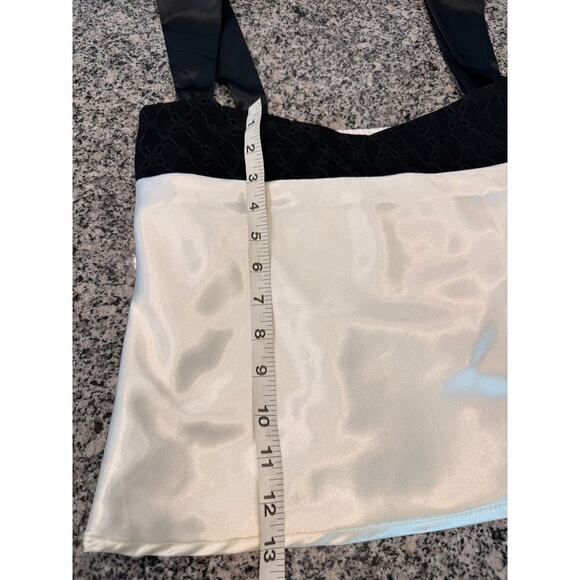 Enduring Kairos White Bisous top size Small - Picture 8 of 9